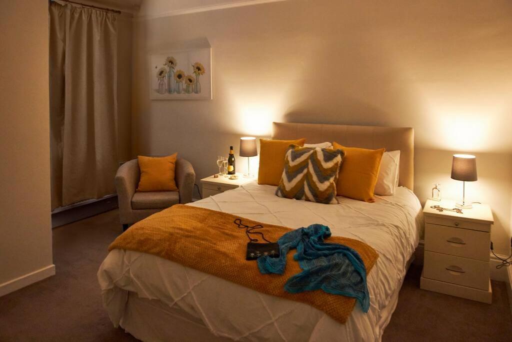 Comfy Big 7 Bedroom Townhouse ฮาร์โรเกต ภายนอก รูปภาพ